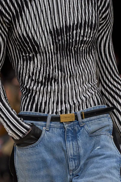 Look 34